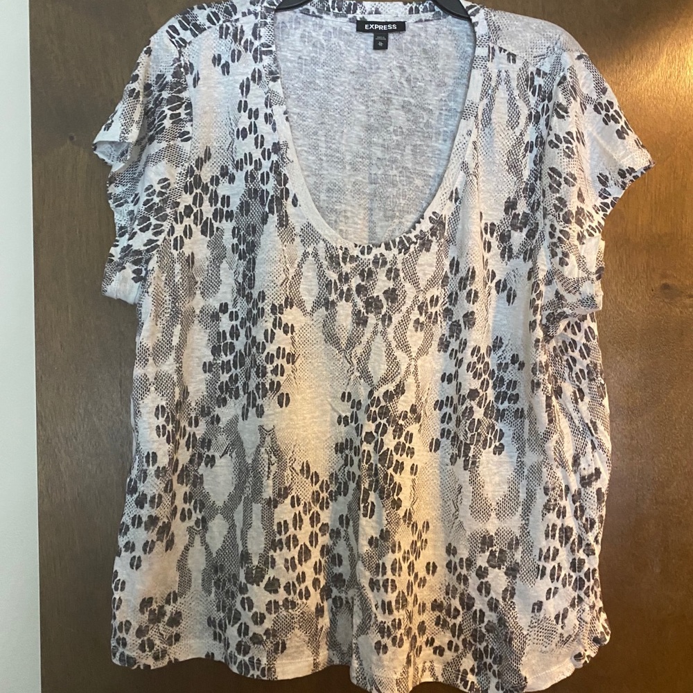 Snakeskin tshirt